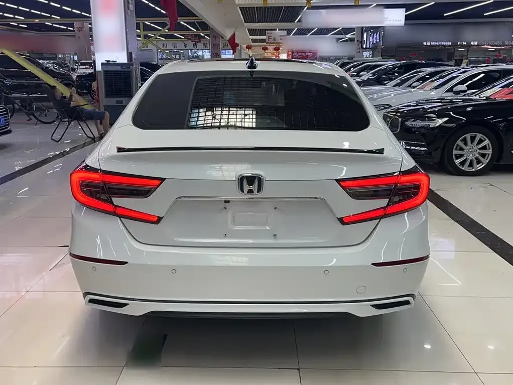 Honda Accord — фото 9