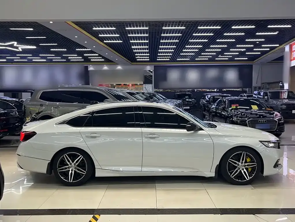 Honda Accord — фото 7