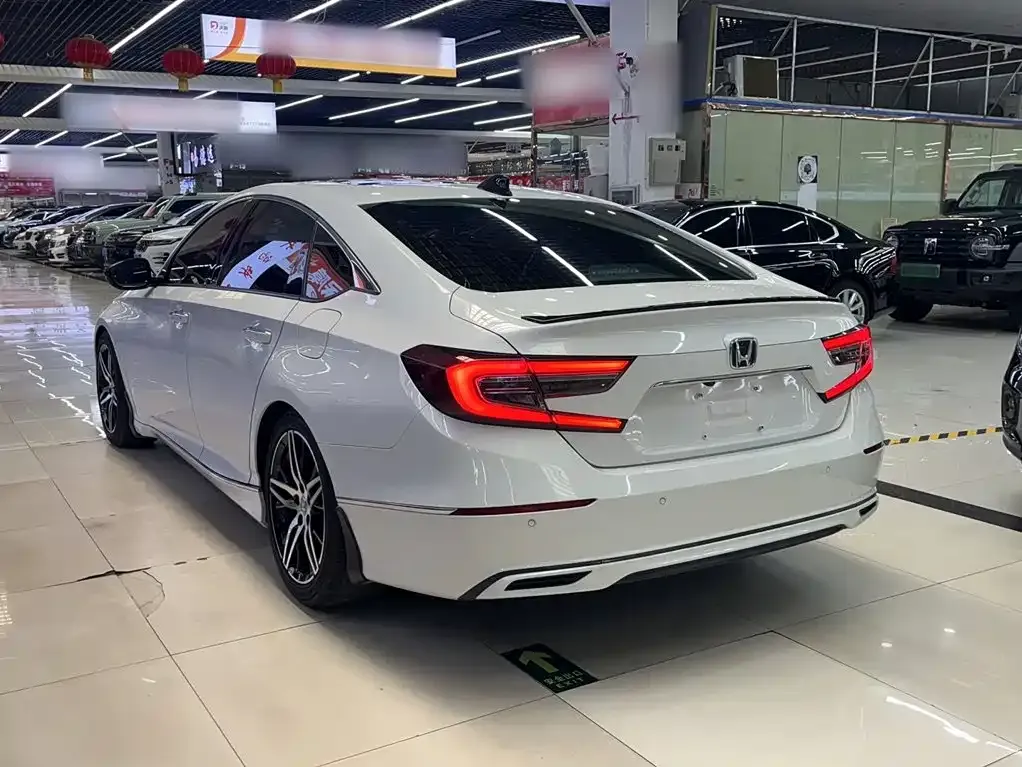 Honda Accord — фото 10