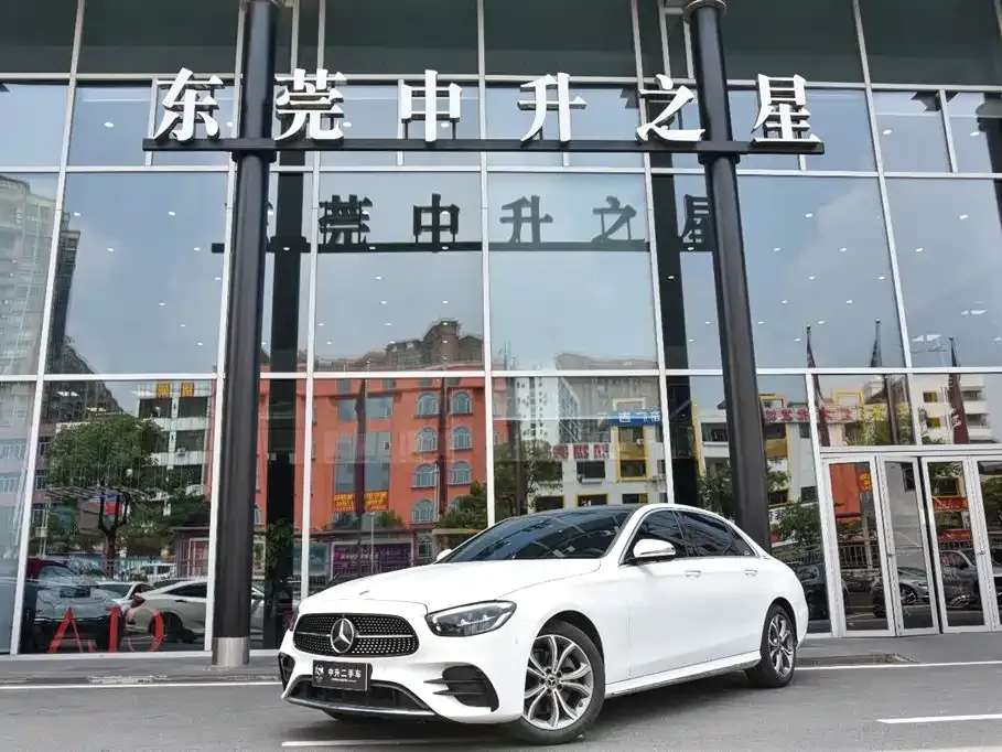 Mercedes-Benz E-Class — фото 1