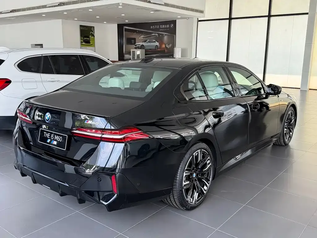 BMW i5 M60 — фото 3