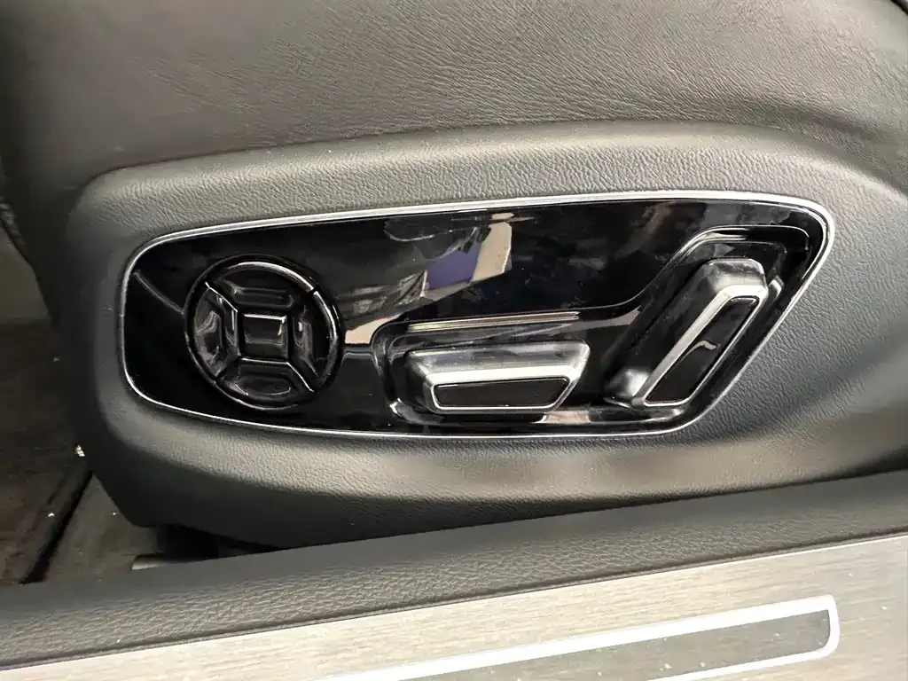 Audi A8 — фото 6
