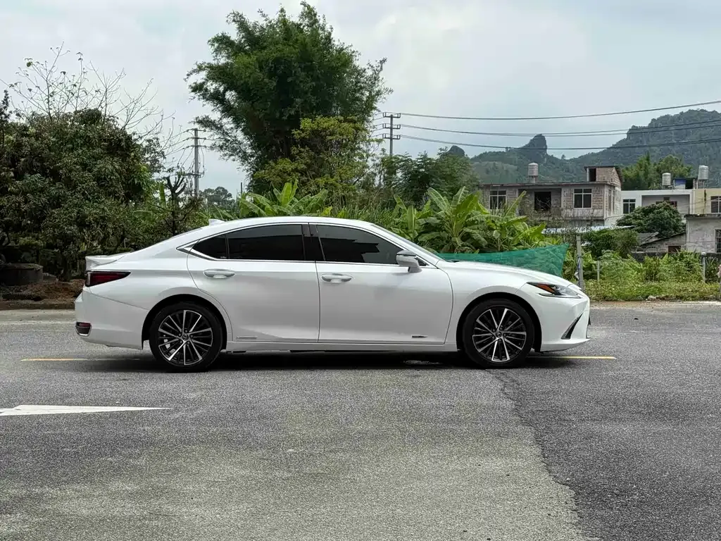 Lexus ES — фото 10