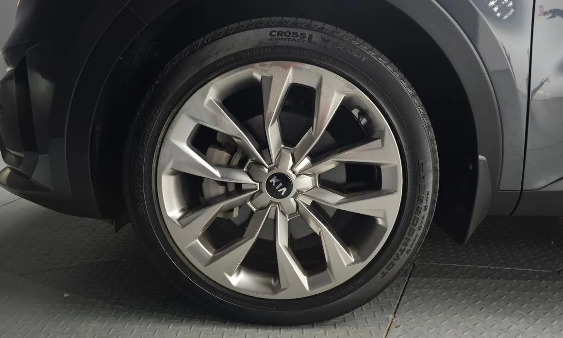 Kia Sorento — фото 7
