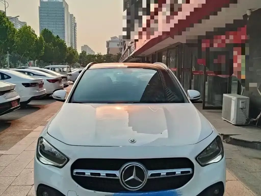 Mercedes-Benz GLA