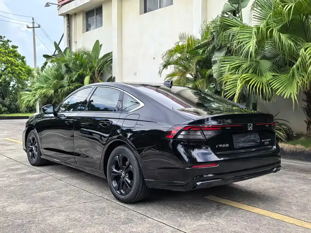 Honda Accord — фото 8
