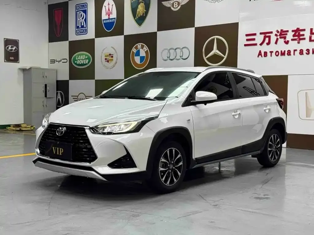 Toyota Yaris L — фото 1