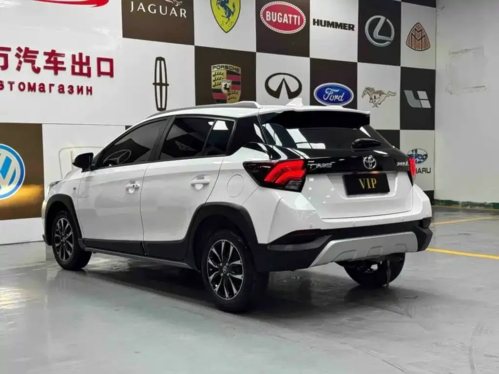 Toyota Yaris L — фото 10