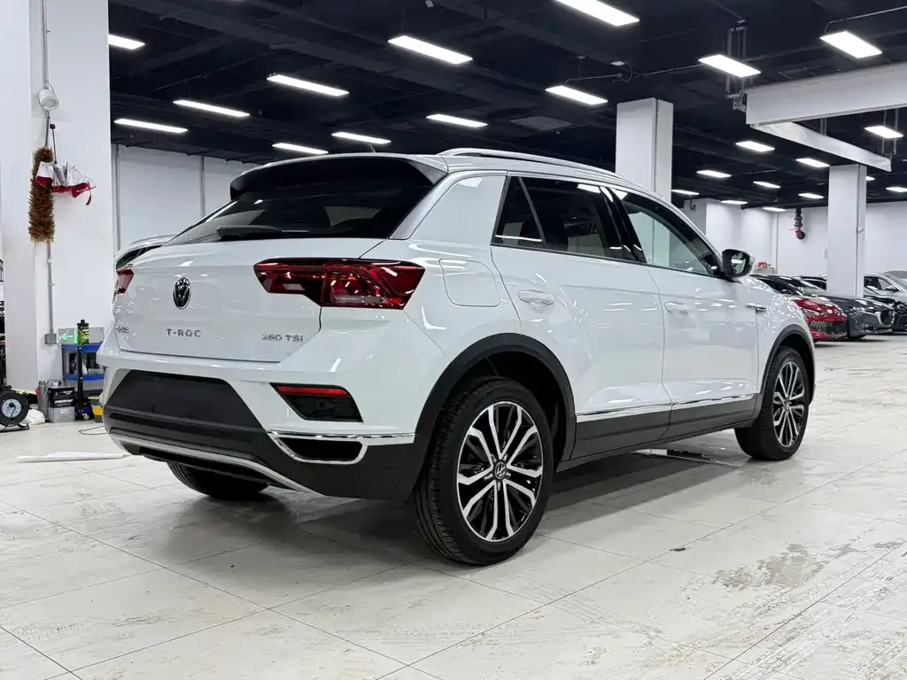 Volkswagen T-Roc — фото 9