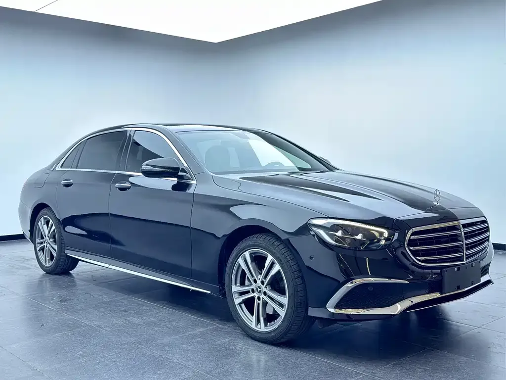 Mercedes-Benz E-Class — фото 2