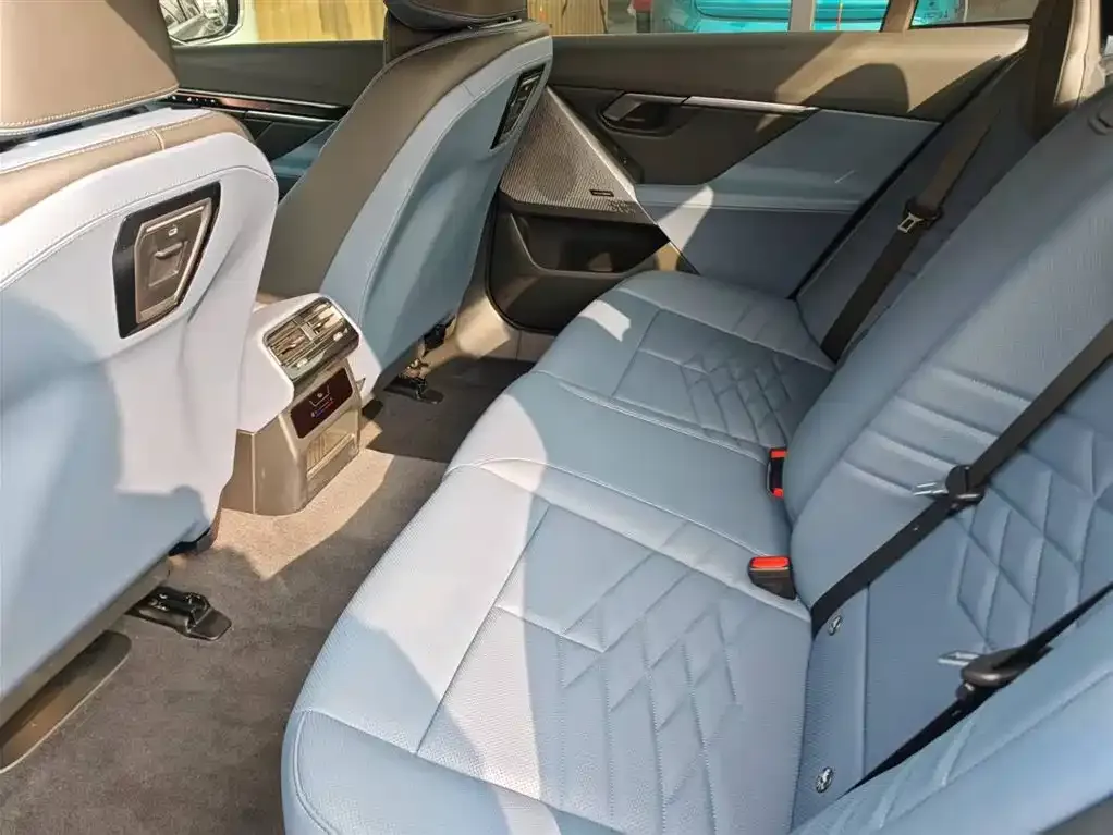 BMW i5 — фото 2