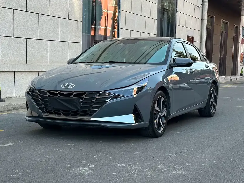 Hyundai Elantra — фото 1