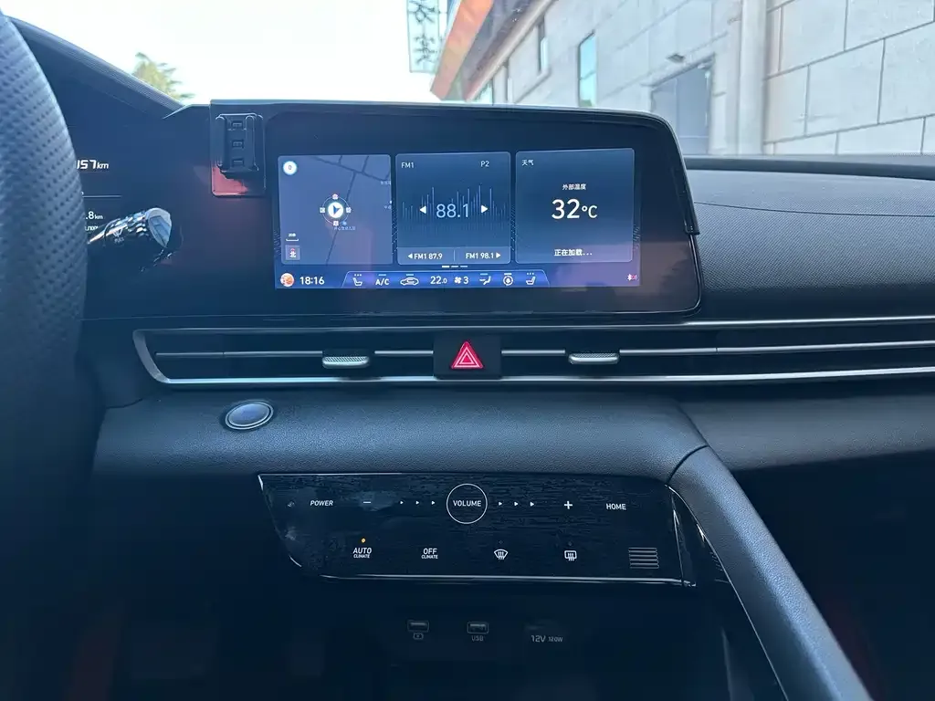 Hyundai Elantra — фото 2