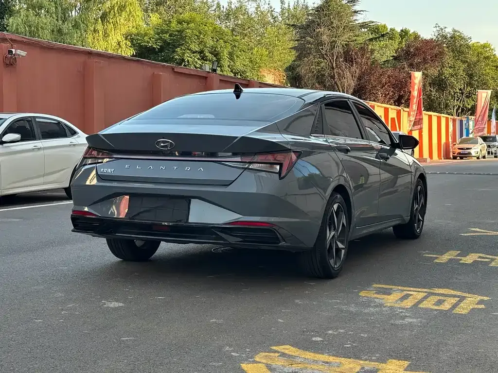Hyundai Elantra — фото 6