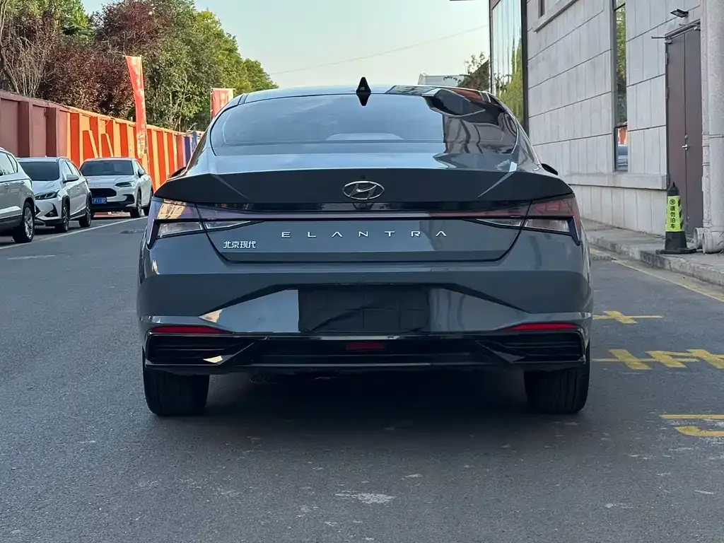 Hyundai Elantra — фото 10
