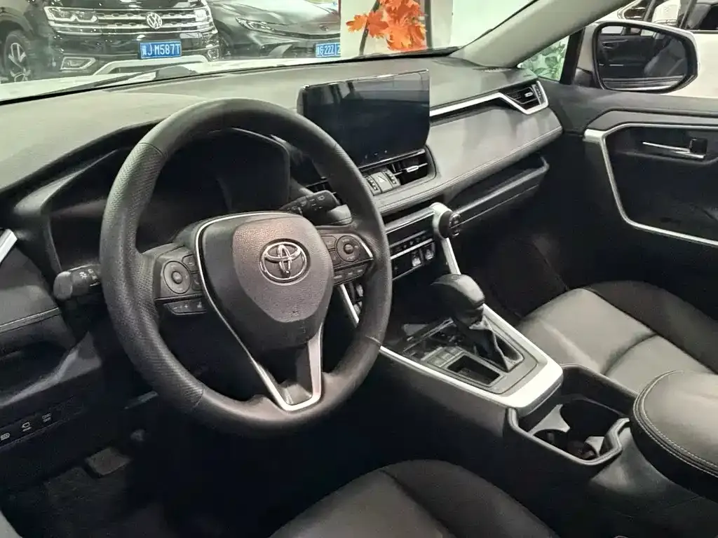 Toyota RAV4 2024 из CN, фото 2