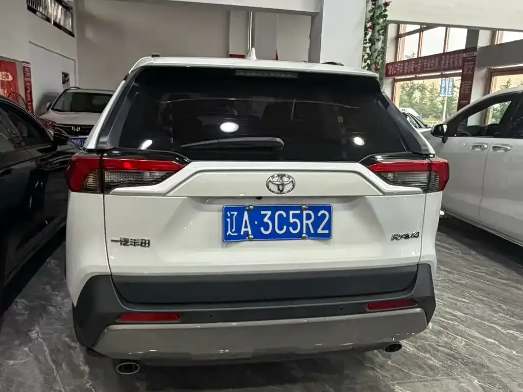 Toyota RAV4 2024 из CN, фото 4