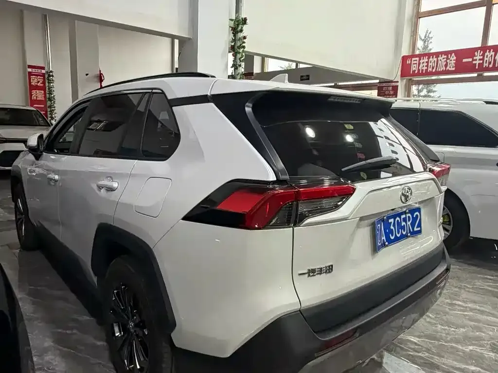 Toyota RAV4 2024 из CN, фото 5