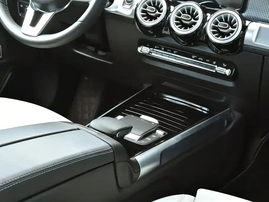 Mercedes-Benz EQB — фото 10