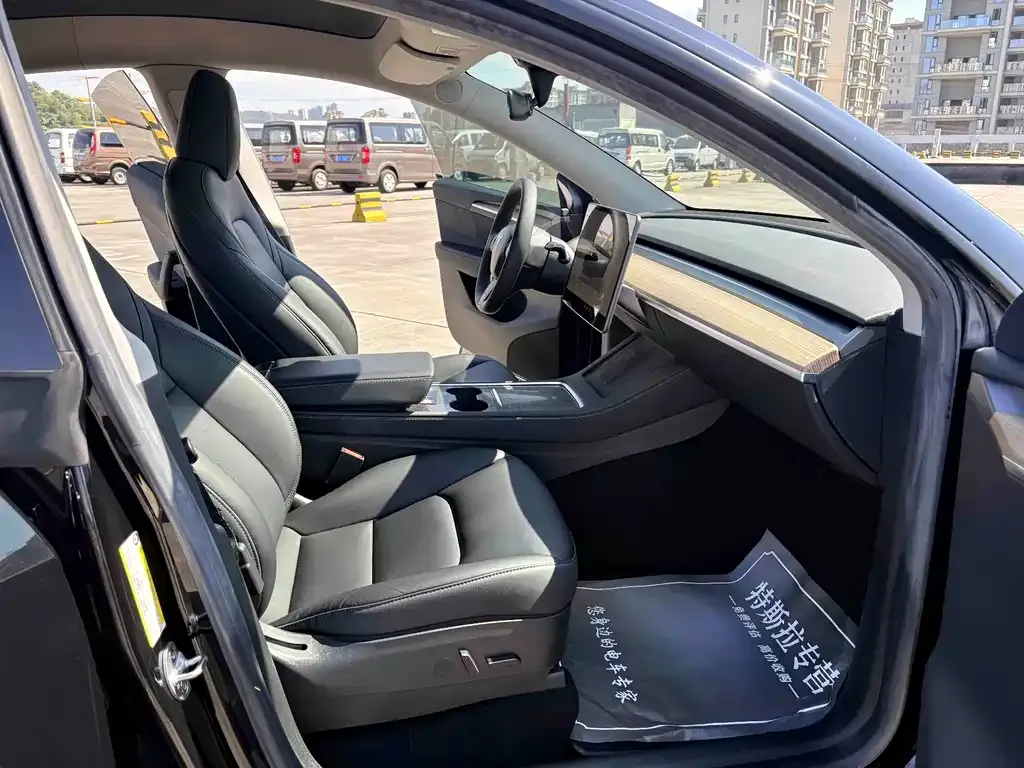 Tesla Model Y — фото 7