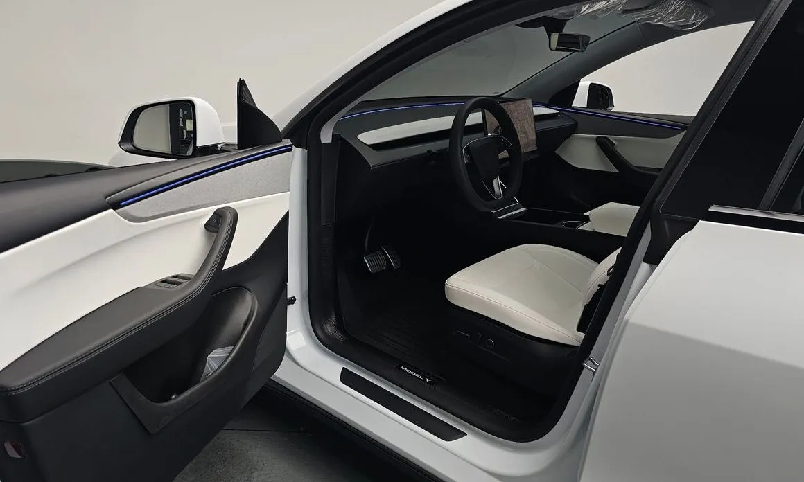 Tesla Model Y — фото 8