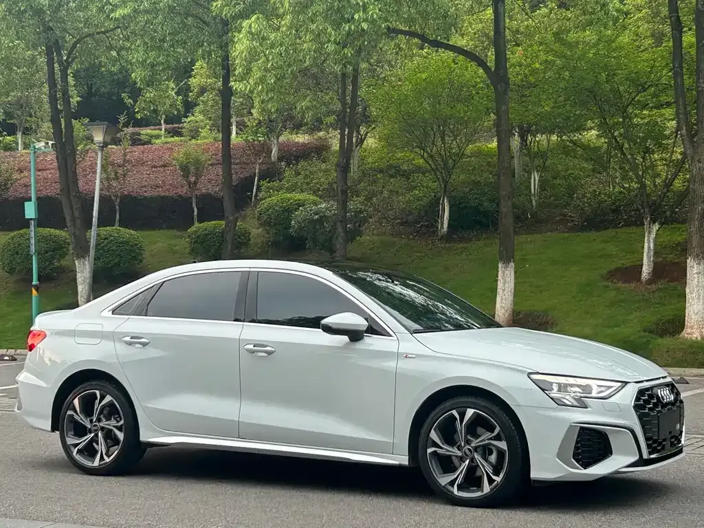 Audi A3 — фото 1