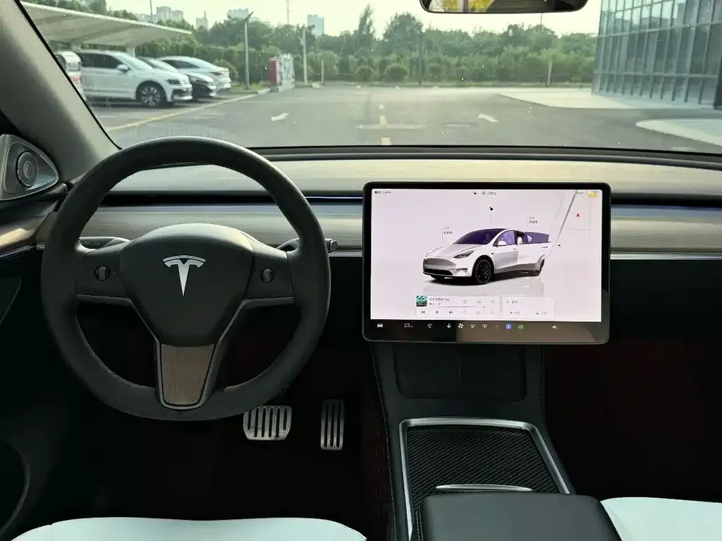 Tesla Model Y — фото 4