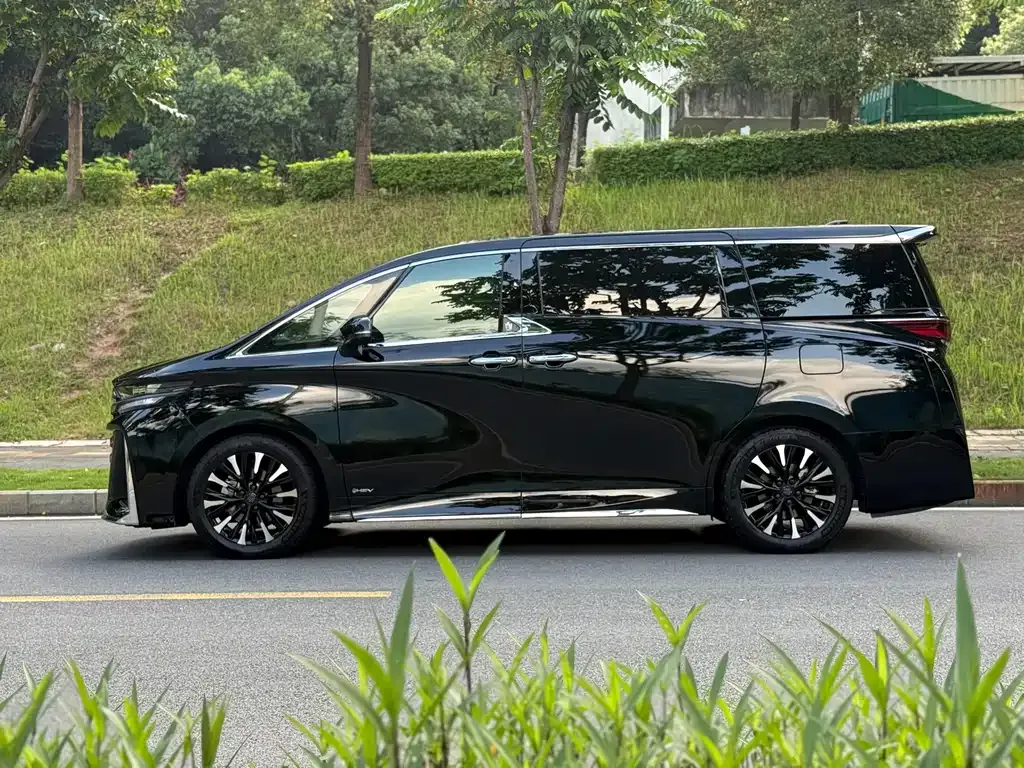 Toyota Vellfire — фото 6