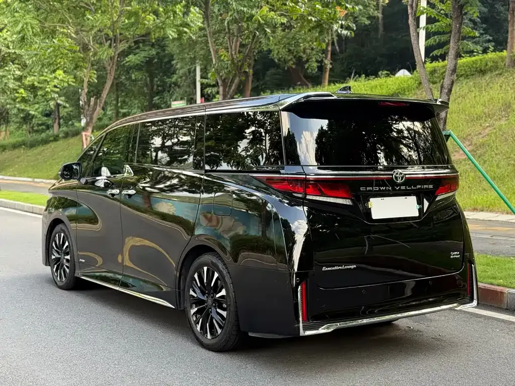 Toyota Vellfire — фото 5