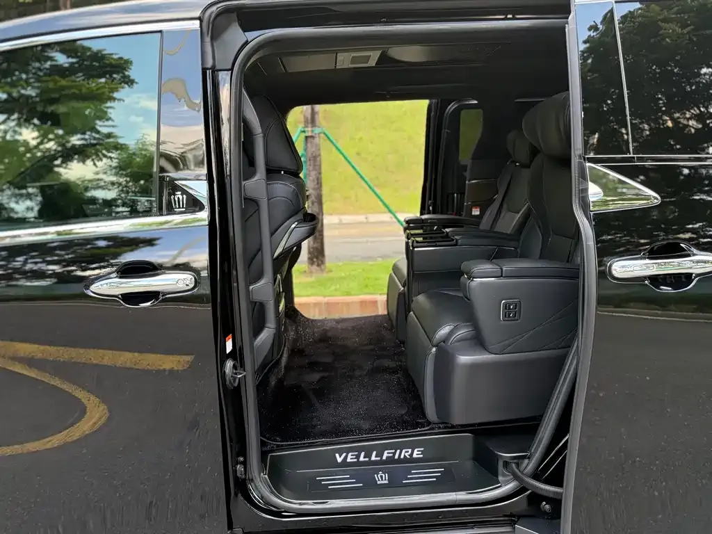 Toyota Vellfire — фото 4