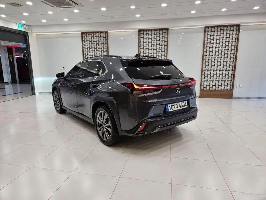 Lexus UX — фото 2