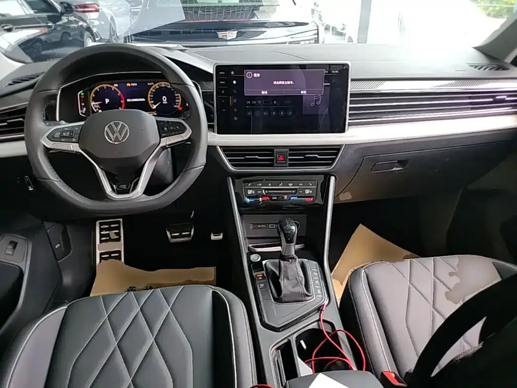 Volkswagen Tiguan L — фото 8