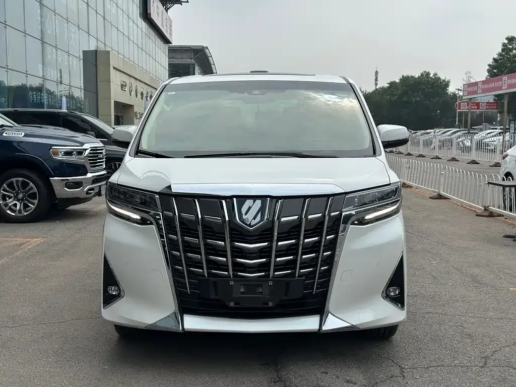 Toyota Alphard — фото 7