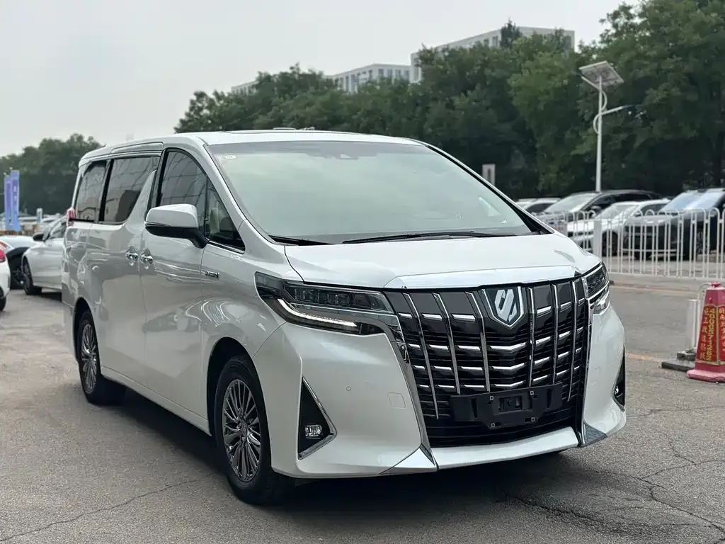 Toyota Alphard — фото 2