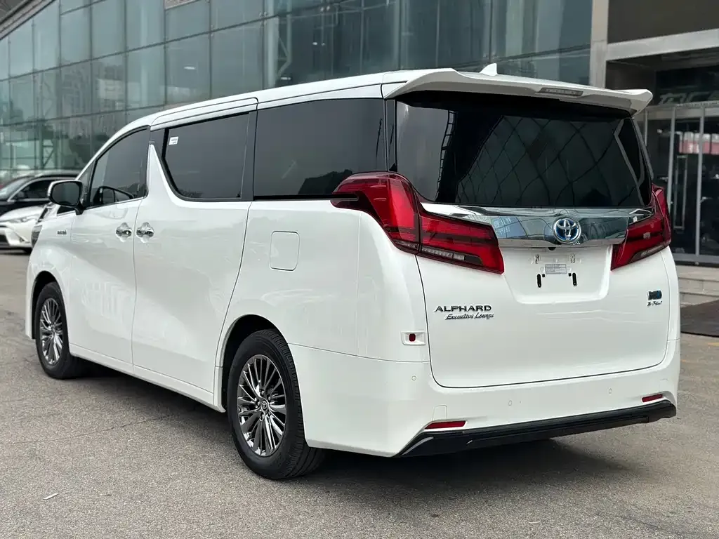 Toyota Alphard — фото 6