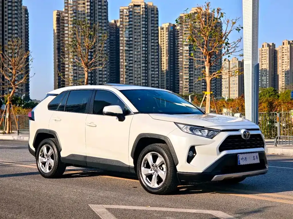 Toyota RAV4 — фото 7