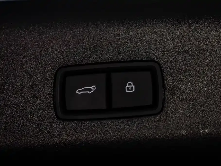Li Auto i8 — фото 10