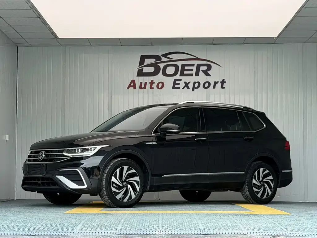 Volkswagen Tiguan L — фото 1