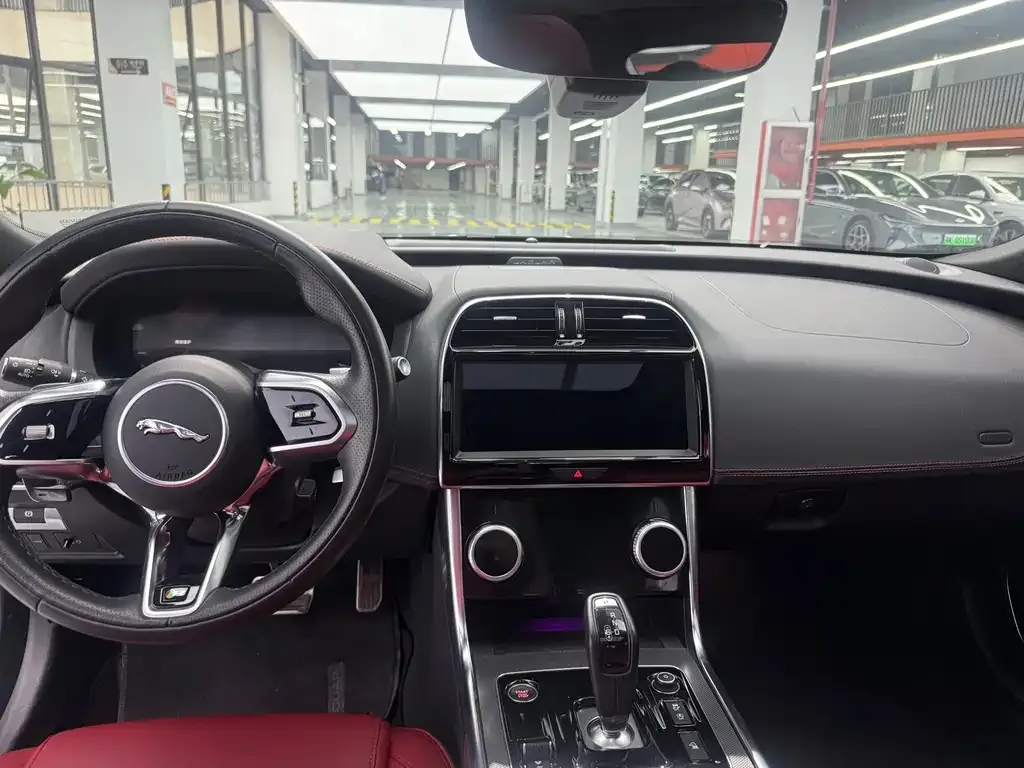 Jaguar XEL — фото 10