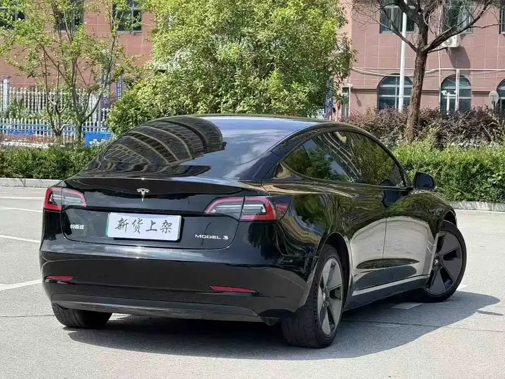 Tesla Model 3 — фото 7