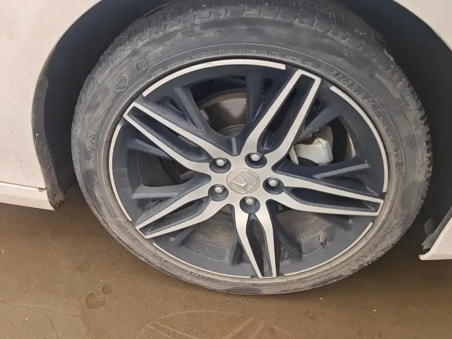 Honda Accord — фото 10