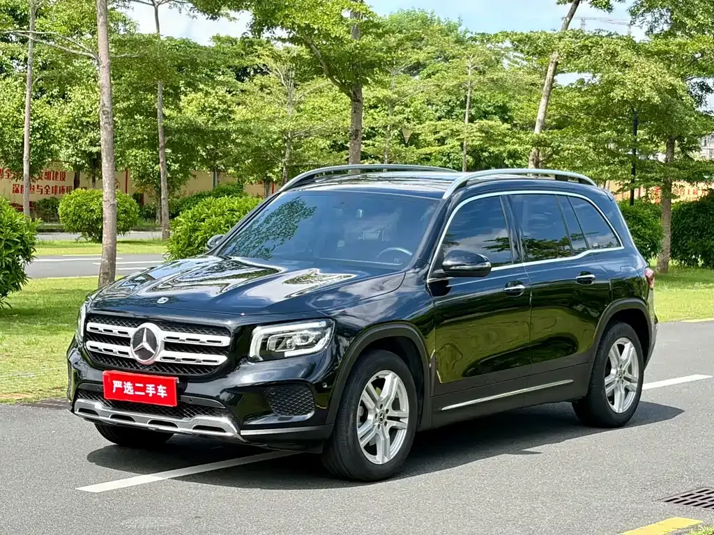 Mercedes-Benz GLB — фото 1