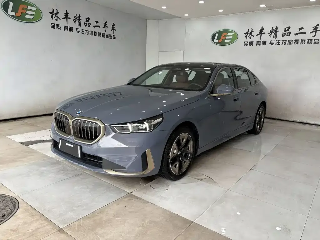 BMW 5 Series — фото 1