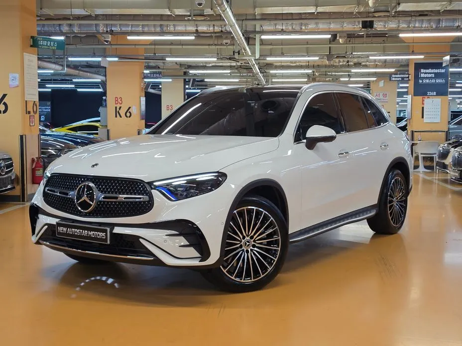 Mercedes-Benz GLC-Class GLC300 4MATIC AMG Line 1