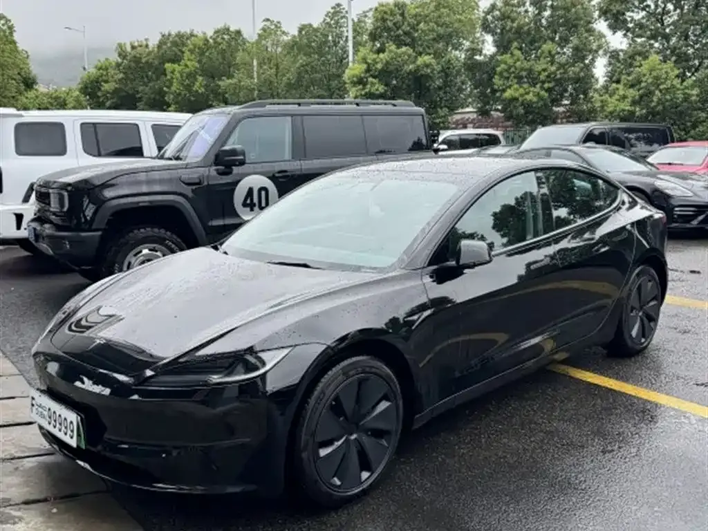 Tesla Model 3 — фото 1
