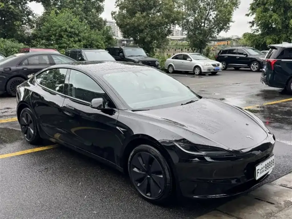 Tesla Model 3 — фото 7