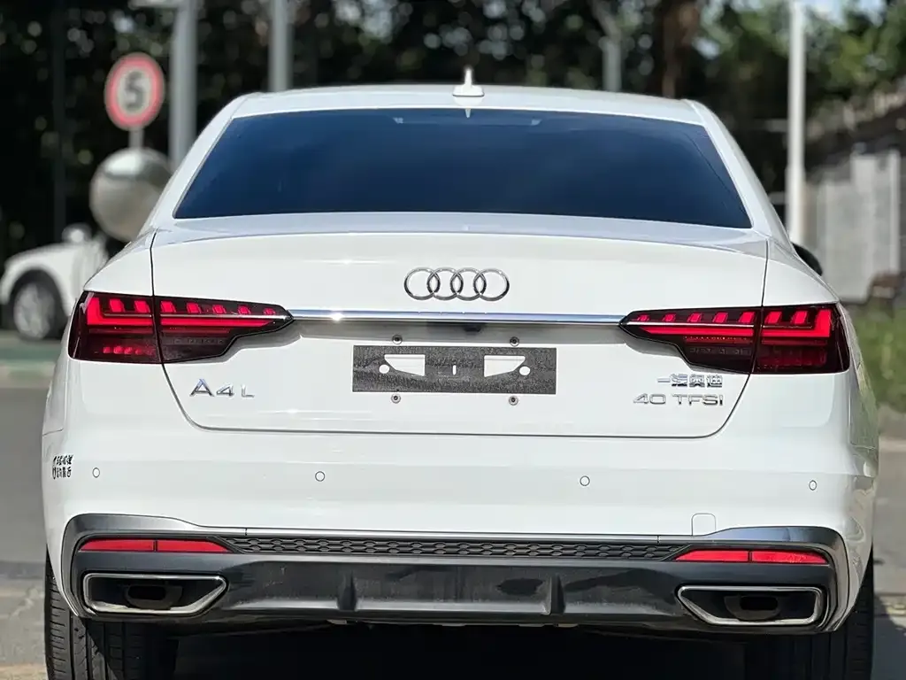 Audi A4L — фото 2