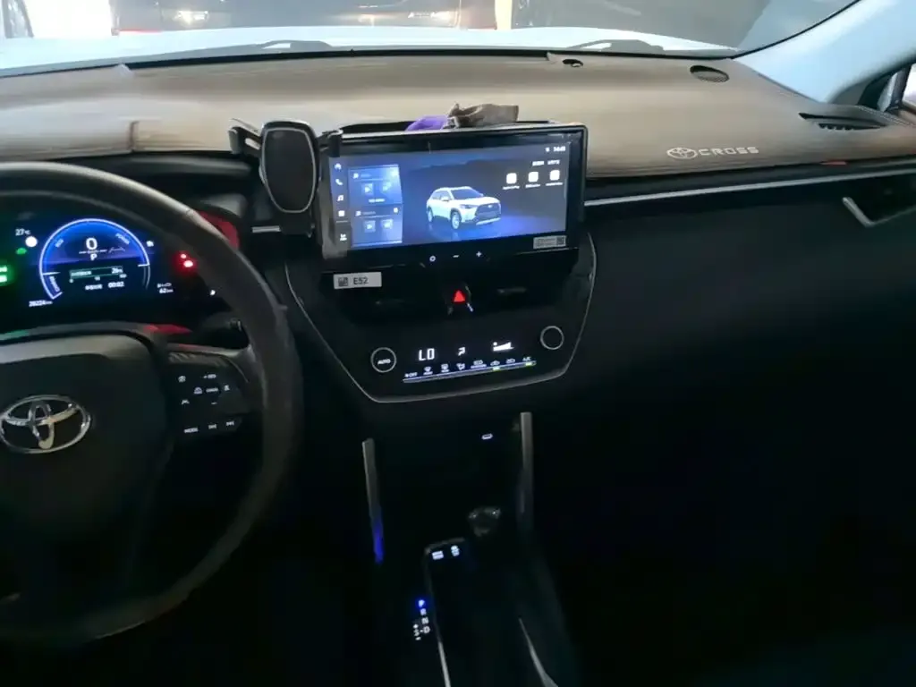 Toyota Corolla Cross — фото 2