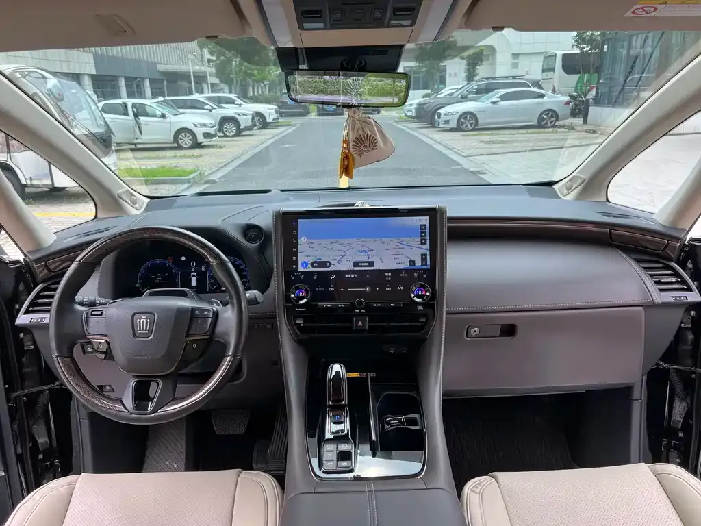 Toyota Vellfire — фото 5
