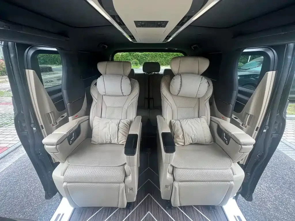 Toyota Vellfire — фото 2